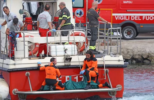 在确认麦克·林奇死亡后,从沉没的超级游艇残骸中又发现了两具尸体