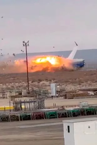 阿塞拜疆航空公司的飞机被击落了吗?新视频显示坠毁飞机上有“弹孔”