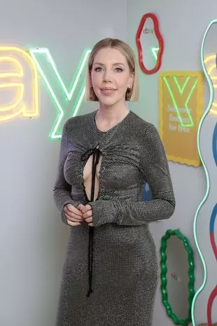 梅根·马克尔在回归明星时被凯瑟琳·瑞恩抨击哈里王子“撒谎”