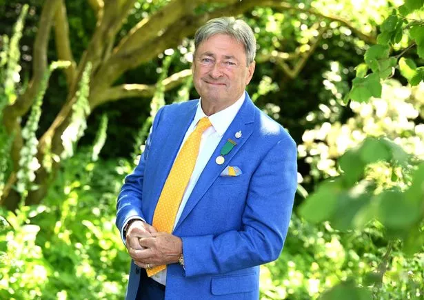 艾伦·蒂奇马什（Alan Titchmarsh）在对花园的评论中说：“总是让人头疼。