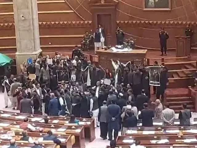 《地方政府法》废除了地方自治权